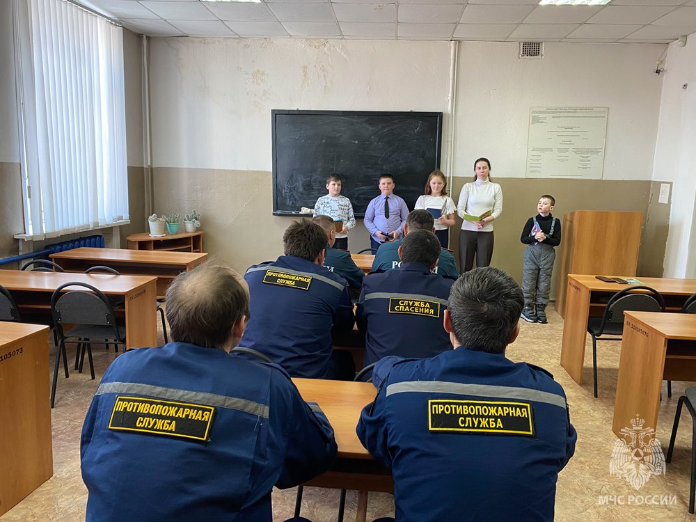 Пожарную часть г. Пучеж посетили дети с поздравлениями!.